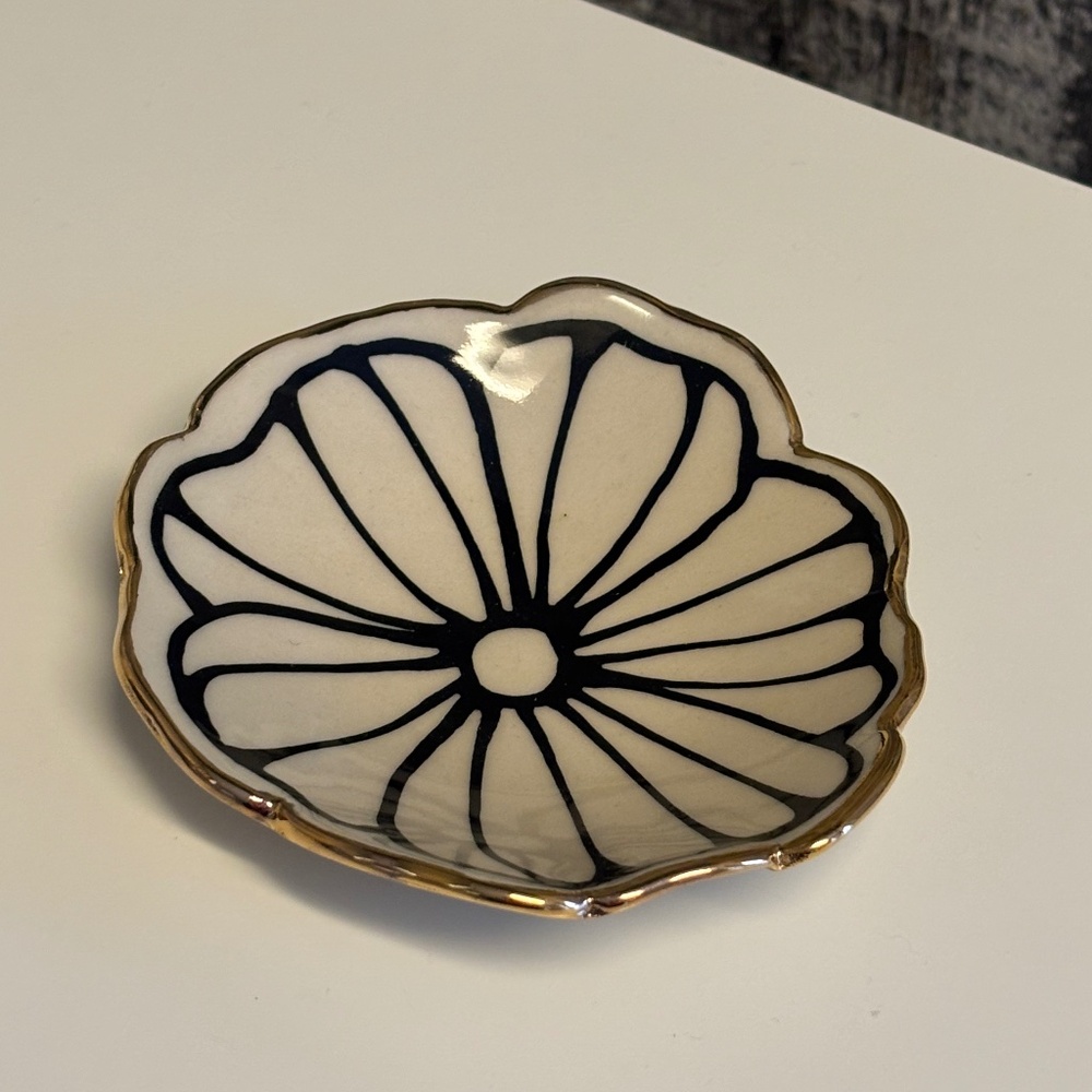 Hsieh Clay 4" Handmade Flower-Shaped Ceramic Dish - 22K Gold Accents